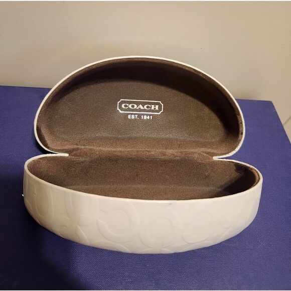 Coach White Patent Leather "C" Embossed Logo Hard Clam Shell Sunglasses Case - Picture 4 of 7